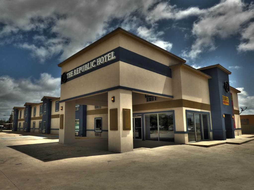 Republic Hotel Big Lake Exterior photo