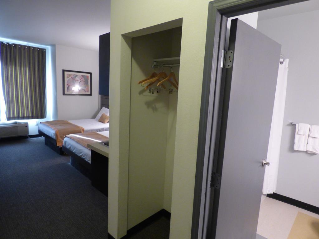 Republic Hotel Big Lake Room photo